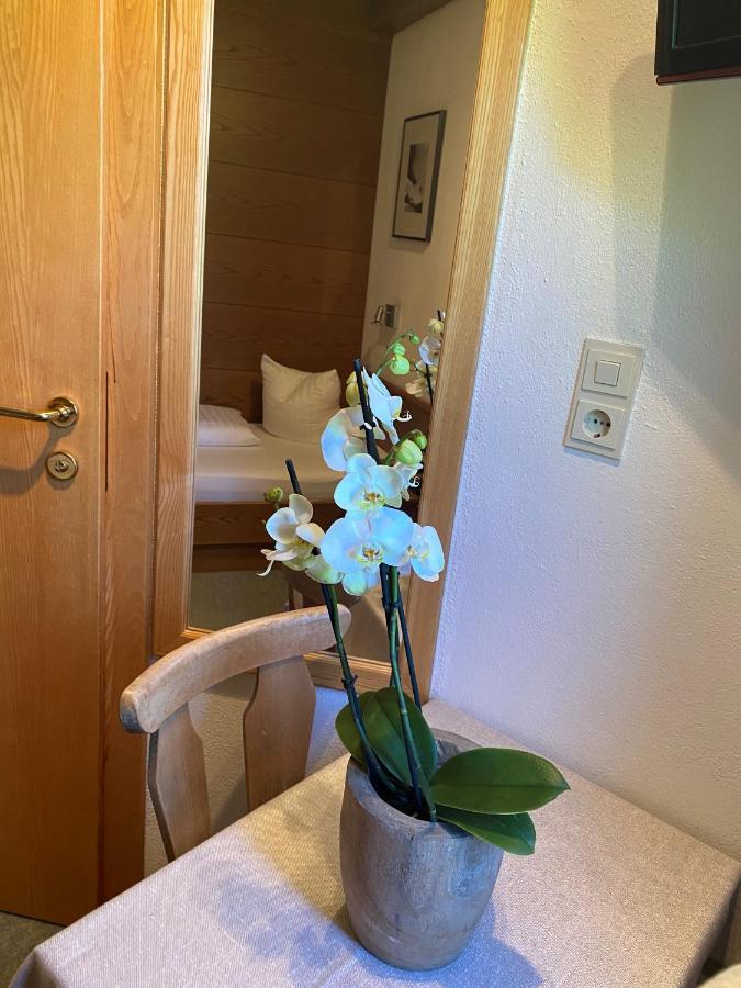 Hotel Zirbenhof Sankt Leonhard im Pitztal Pokoj fotografie
