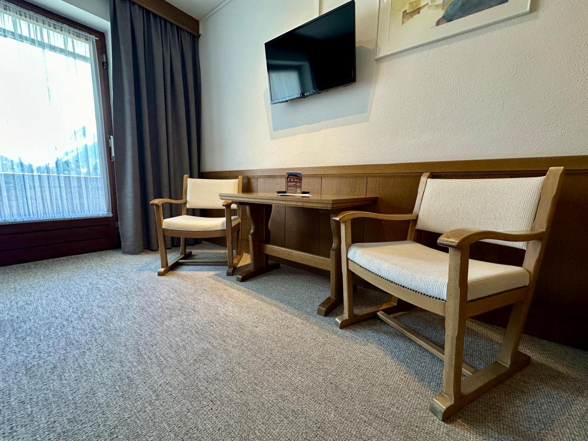 Hotel Zirbenhof Sankt Leonhard im Pitztal Pokoj fotografie