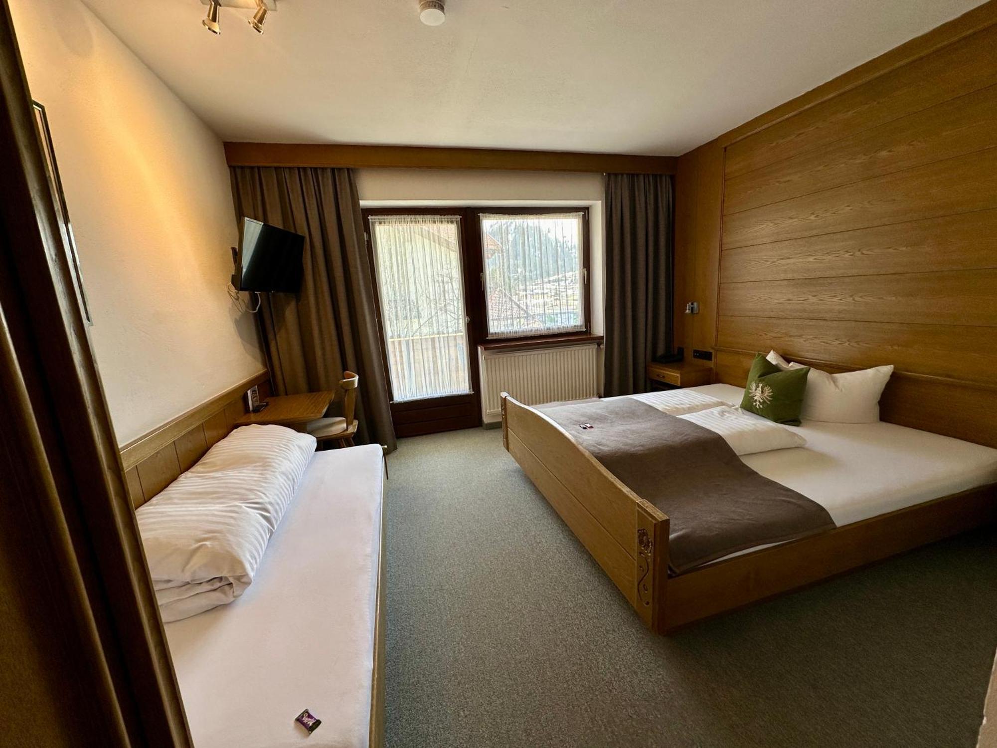 Hotel Zirbenhof Sankt Leonhard im Pitztal Pokoj fotografie