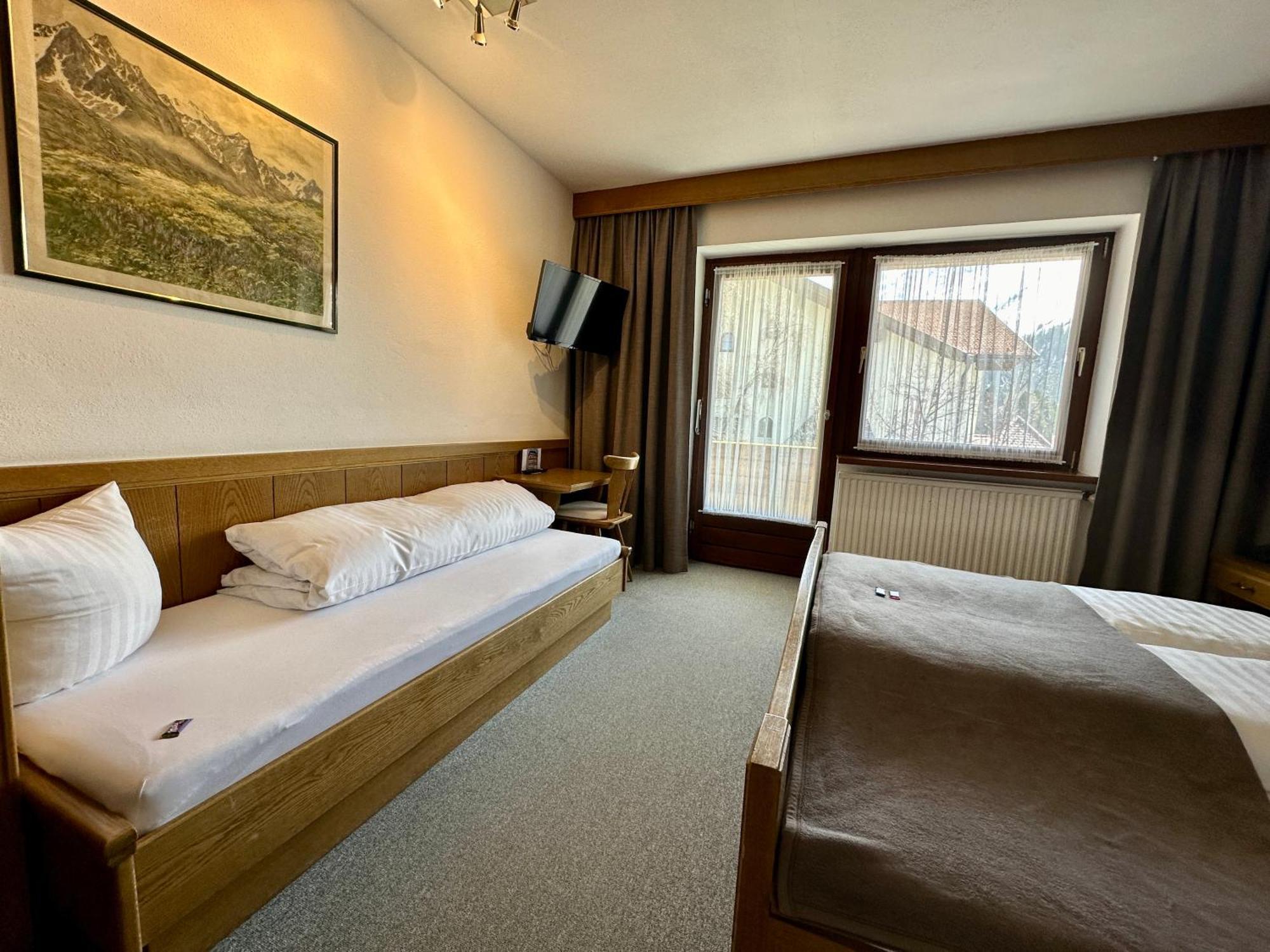 Hotel Zirbenhof Sankt Leonhard im Pitztal Pokoj fotografie