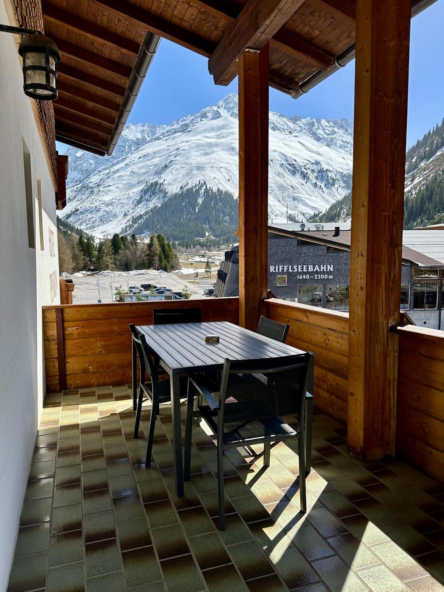Hotel Zirbenhof Sankt Leonhard im Pitztal Pokoj fotografie