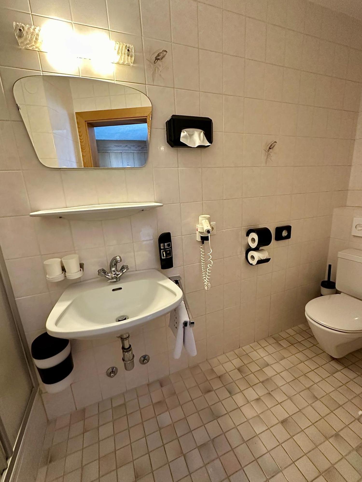 Hotel Zirbenhof Sankt Leonhard im Pitztal Pokoj fotografie